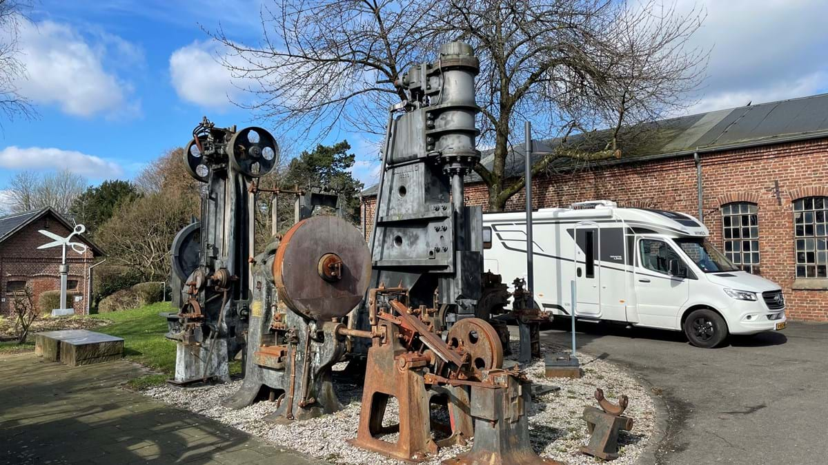 AJE Duitsland Ruhrgebied Gesenkschmiede Hendrichs Met Camper