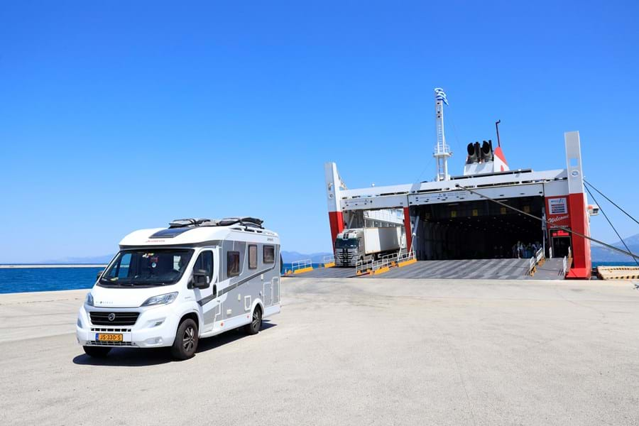 camper van de ferry griekenland