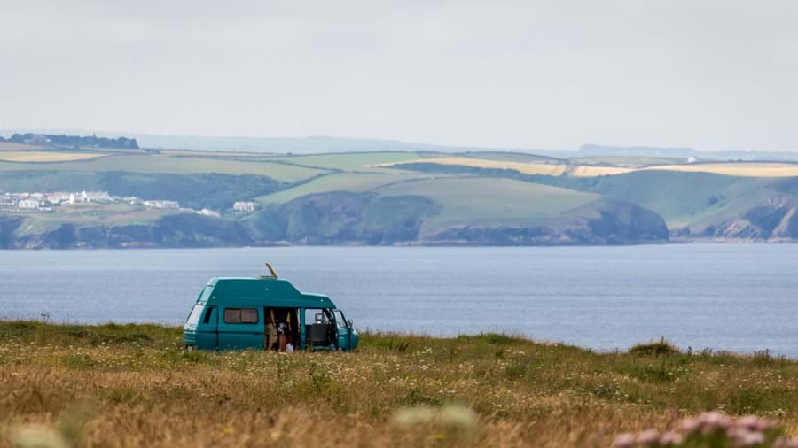 camper cornwall klif
