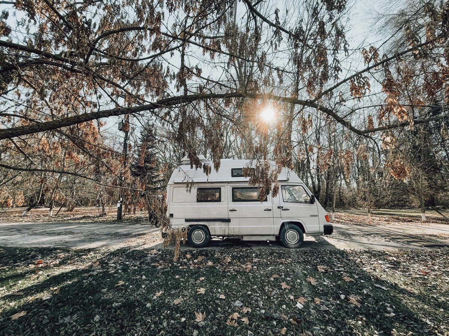 Camperbusje in de zon