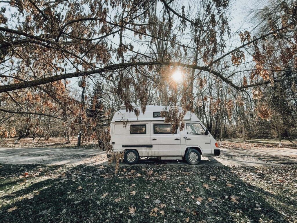 Camper Rick en Laura onder de bomen