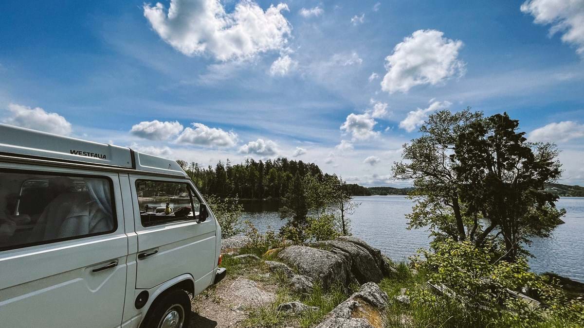 Volkswagen T3 aan een Zweeds meer