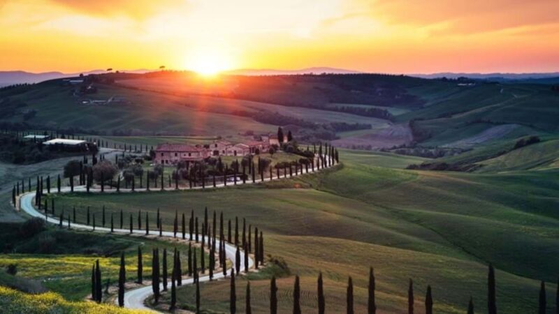 italië-romantisch-toscane-weg-landschap-avondschemering-zonsondergang