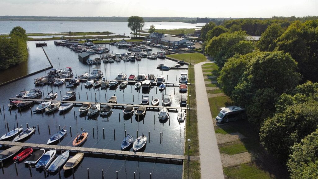 luchtfoto-bij-de-jachthaven-4