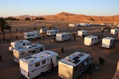 marokko-arabisch-campers-woestijn