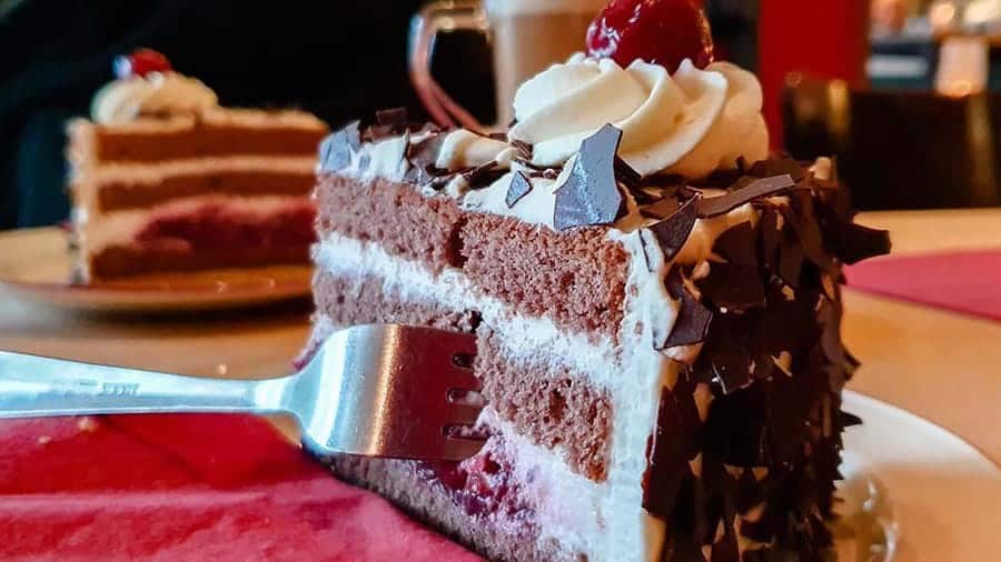 zwarte-woud-duitsland-kaffee-und-kuchen schwarzwalder kirschtorte