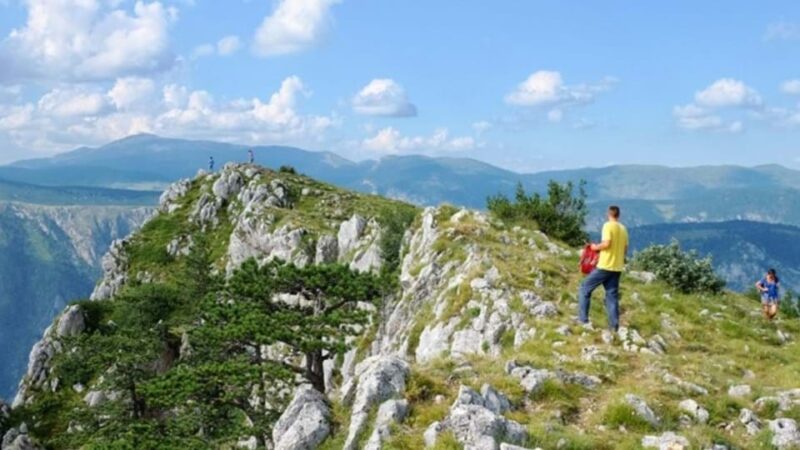 montenegro-park-durmitor-toeristen-bergtop