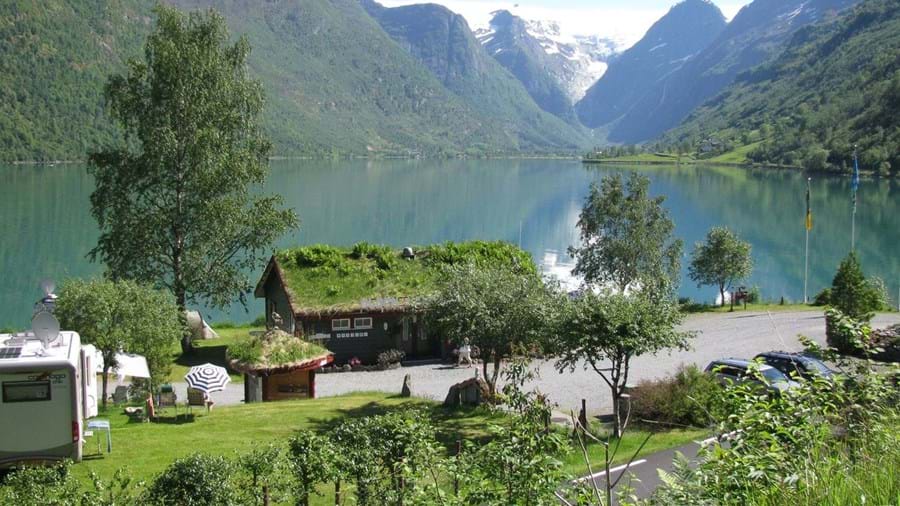 camperplaats aan Noors Fjord - Noorwegen