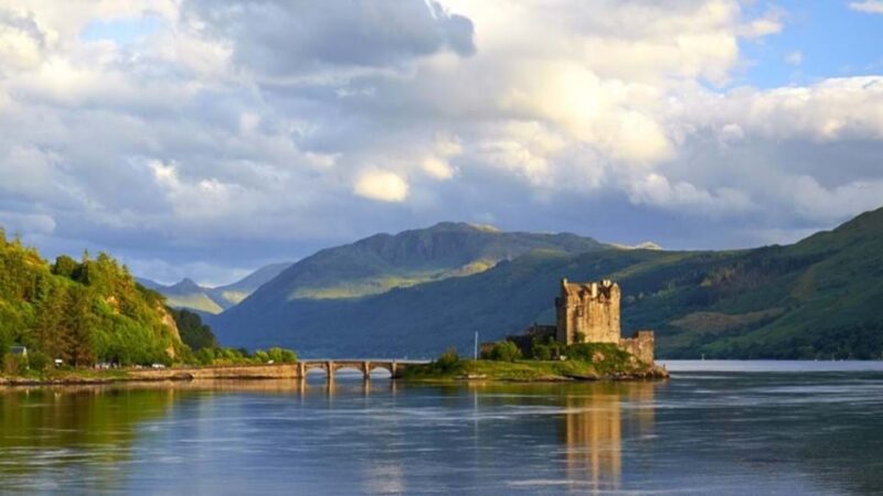 schotland-kastelen-steden-en-de-highlands-eilean-donan-kasteel-brug-meer