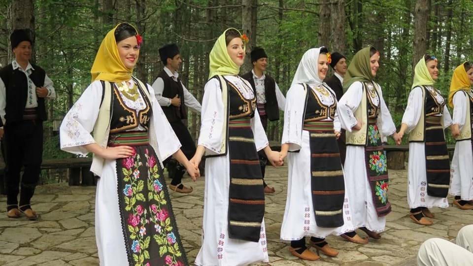 servie-macedonie-albanie-en-montenegro-dans-vrouwen