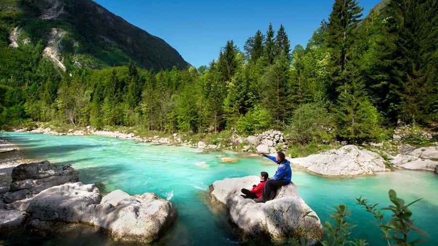 Groene bergrivier in Slovenië