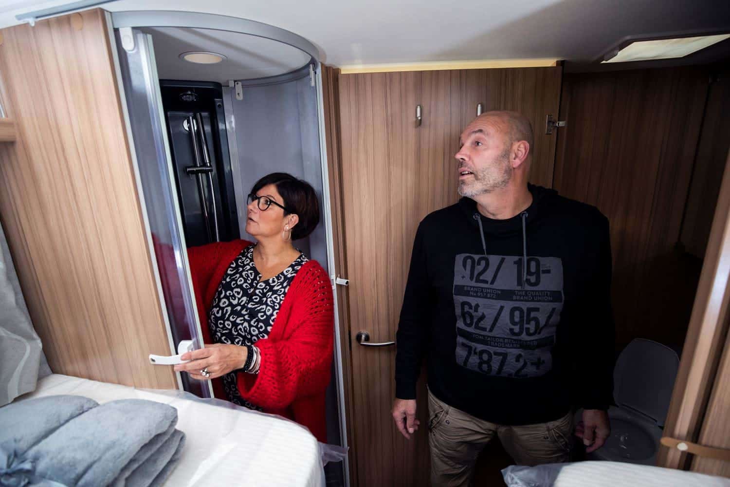 camper kopen: douche en toilet