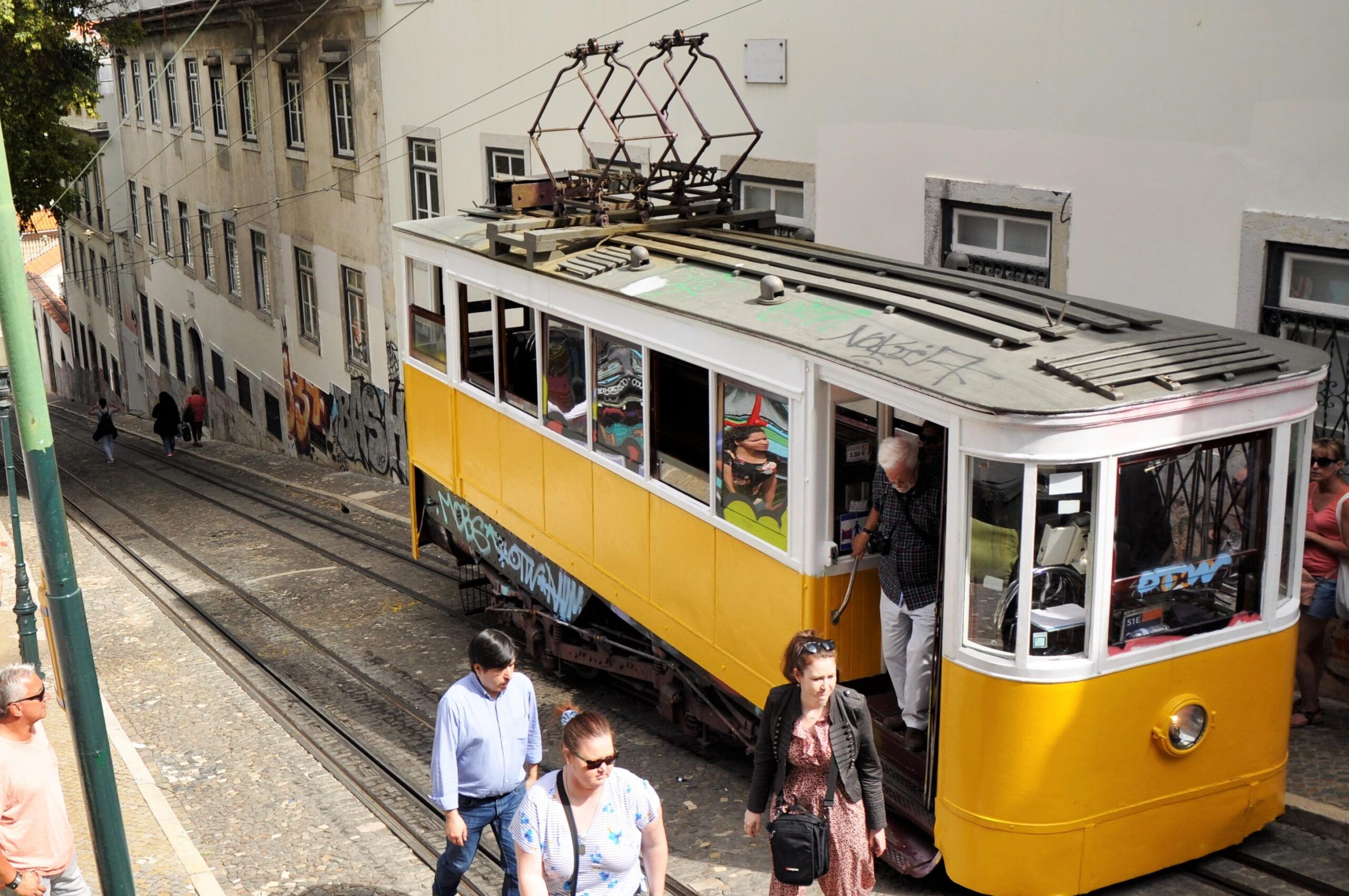 tram-lissabom-portugal