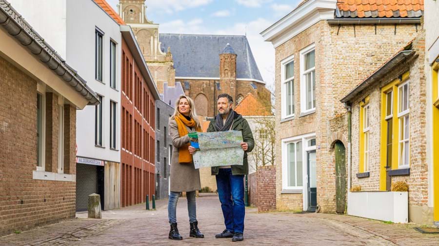 historische huizen in Grave Noord-Brabant met mensen