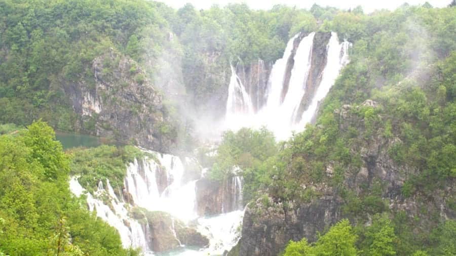 watervallen bij plitvicemeren Kroatië