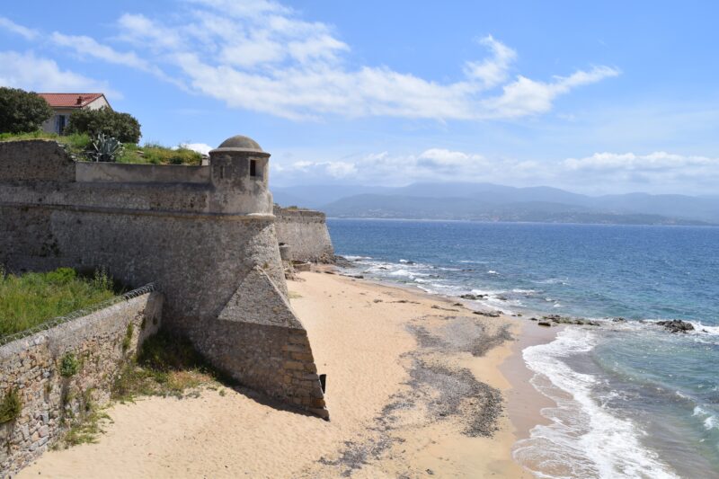 frankrijk-corsica-ajaccio-deel-citadel-strand-2015-020