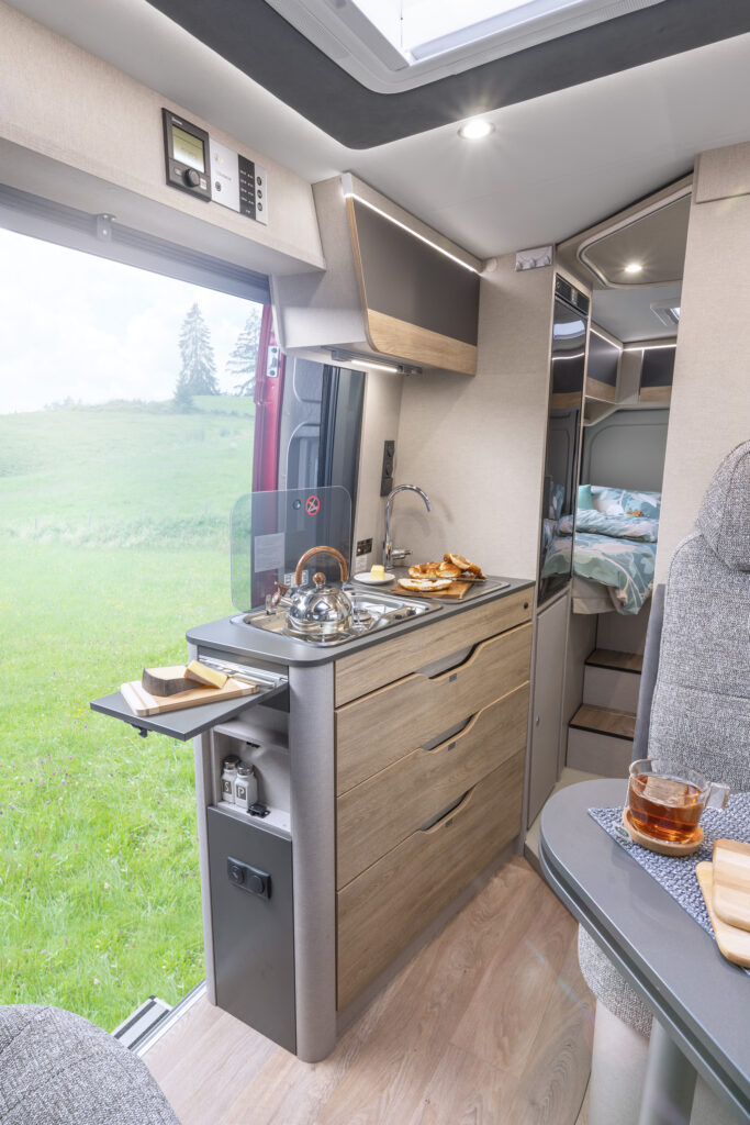 3globecar_campscout_640_elegance_keuken