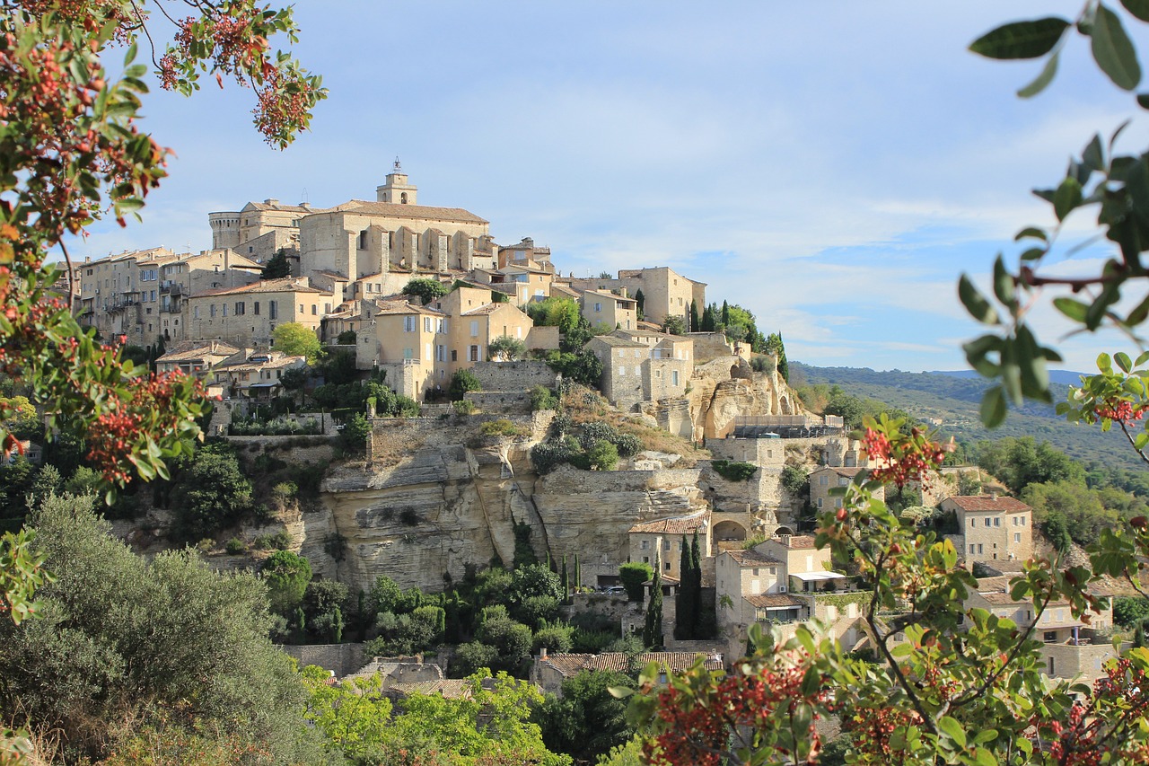 gordes-533375_1280